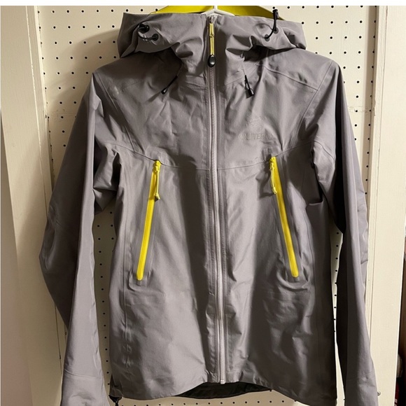 Arc’teryx BETA LT Jacket - Picture 1 of 6